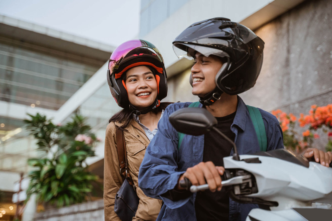 Couple Scooter Casques